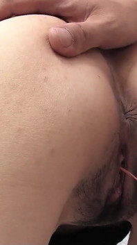 Yaşlı Japon olgun mastürbasyon yaparken yakalandı ve sansürsüz jav pornosunda oğlan tarafından sikiliyor