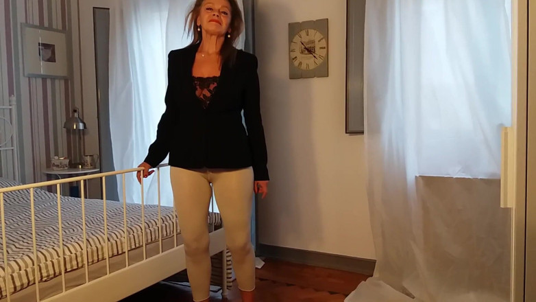 martinawest: La Nonna Indossa Leggings Attillati!