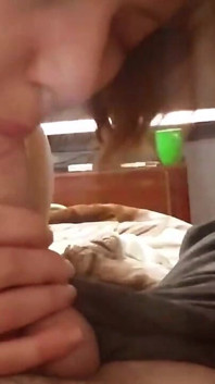 Eu não o deixo relaxar e comer o dele.