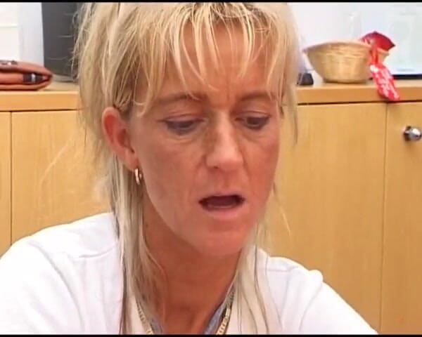 Deutsche Camgirls: Esta puta alemã o fez gozar na camisinha depois do...