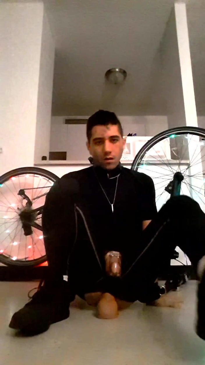 Ricky Cage: Usunięte sceny brudny rowerzysta Gothslave Jeździ Dildo