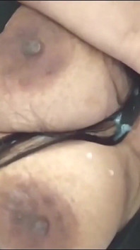 Compilație de ejaculare pe o milf excitată