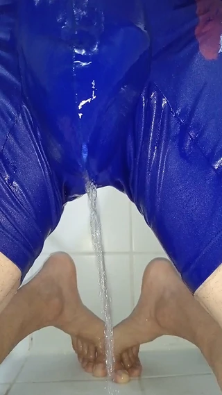 Pissing Desperate, Big Cock and Venoza, I Get Everything Wet