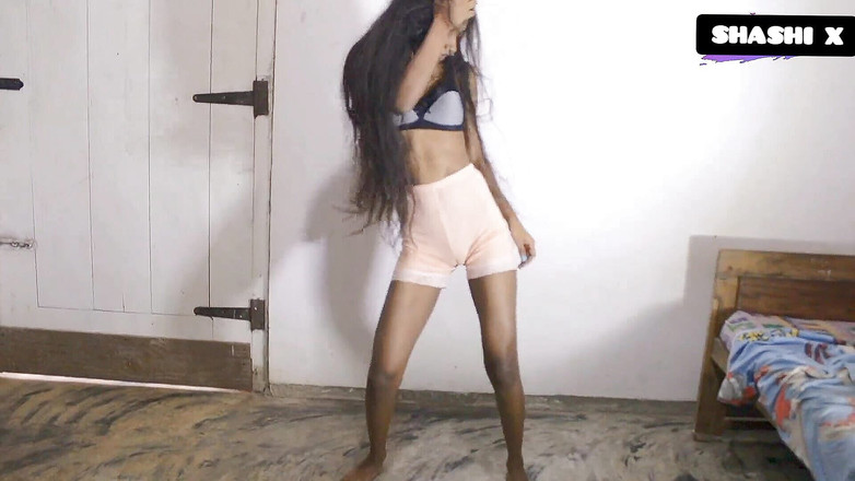 Shashi X: Nevlastní sestra mi vykouřila po sledování jejího sexy tance