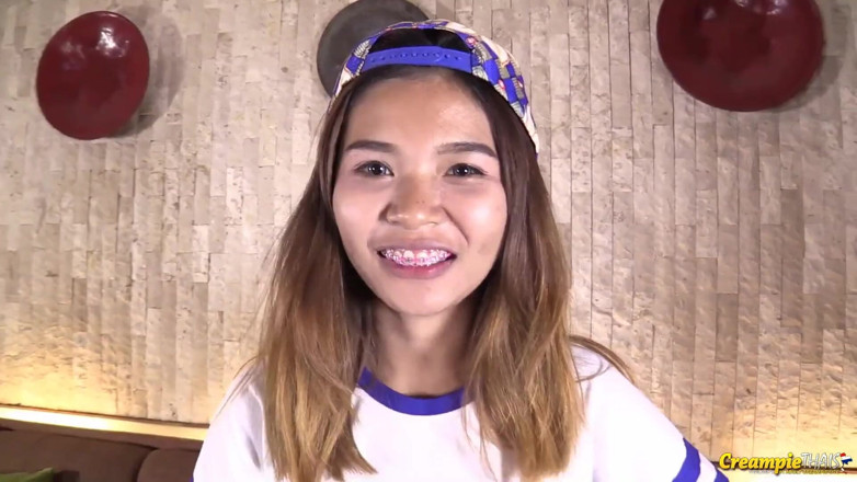 Creampie Thais: Video seks creampie kali pertama Kittikorn berusia 18 tahun
