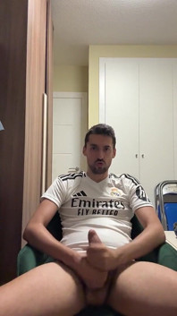 Futbolista Se Hace Paja En El Baño Y Se Corre Muy Bestia