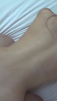 Landmädchen mit einer einfachen Atmosphäre, macht genau das, was ich sage, spreizt, hart genommen, tiefer creampie überquellend!