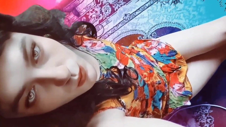 Kitty_Cross: 令人惊叹的娘娘腔靠在阳光明媚的公园长凳上