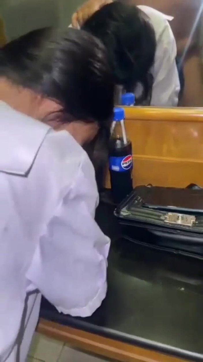 Daralux: Thajská studentka 18+