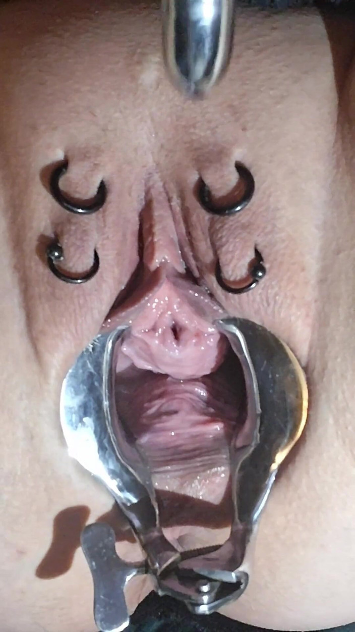 SklavinS_pervert: Sklavins Stretches Her Pisshole for Her Master! Part 2