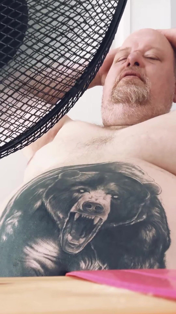 BigBearFrankfurt: 在炎热的一天与凉爽的微风降温