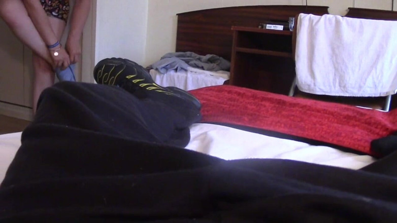 Sex with companion boy: Twink приймає на трах без презерватива старшого віку, але не безкоштовно