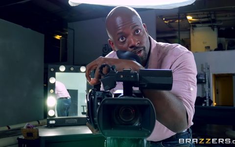Brazzers - Johnny Sins Wants to Fuck the Hot Production Assistant Kissa Sins Instead of the Pornstar