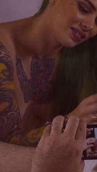 Kim Ngưu lột quần