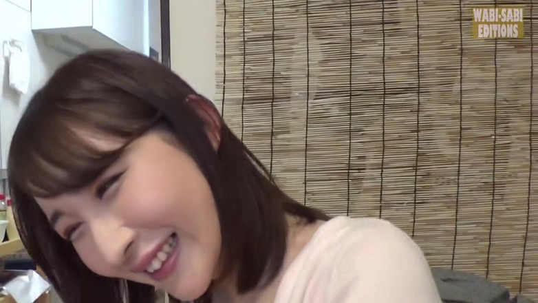 Wabi-Sabi Editions: Schöne ältere nachbarin, die mein zimmer als ihre geheime flucht sieht - 2