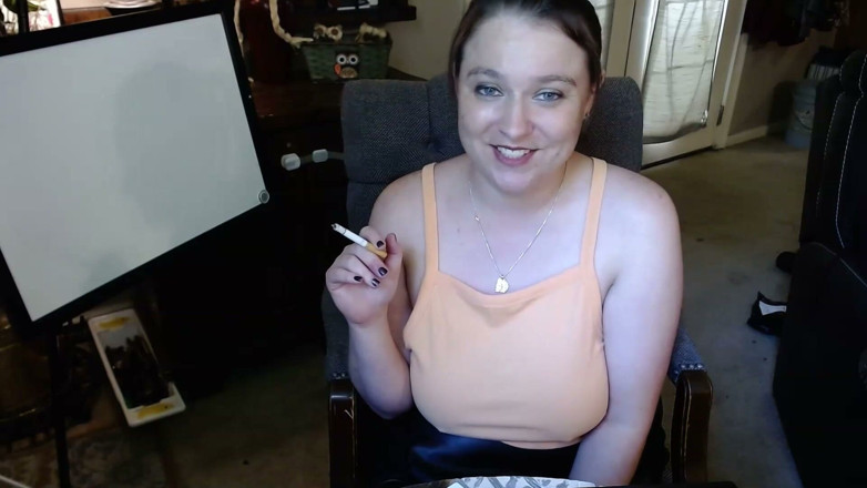 Mistress Michella Marijuana: Курящая госпожа делает двойную сессию