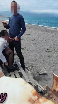 Riskantní kouření čůráka na pláži, učitelka a studentka téměř chycena misscreamy
