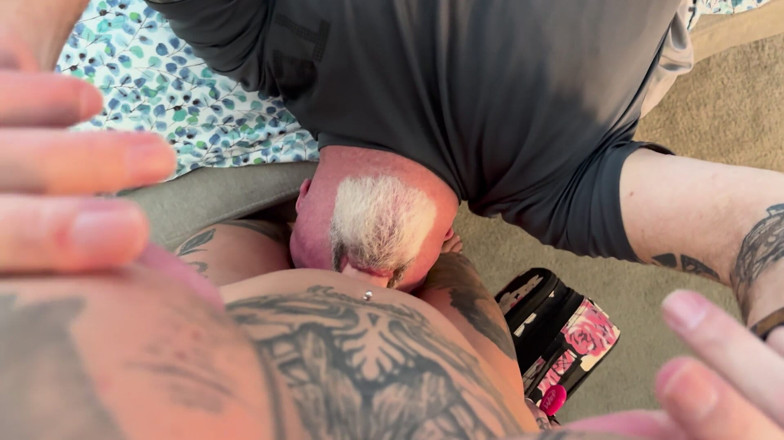 Bobbii Rose: Bobbii Rose odmění fanouška hladovou po ptákovi