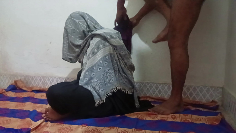 Bhabhi UP: Burqa'daki komşu bugün eğlenceliydi.