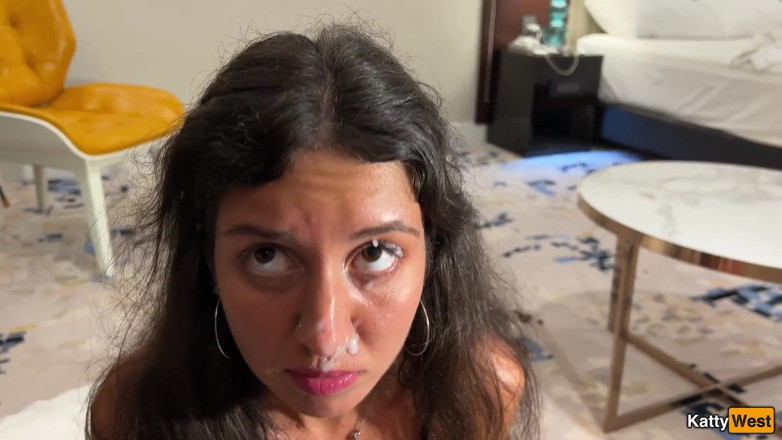 Katty West: お尻で犯されて 俺の部屋に散らかった生意気なメイド