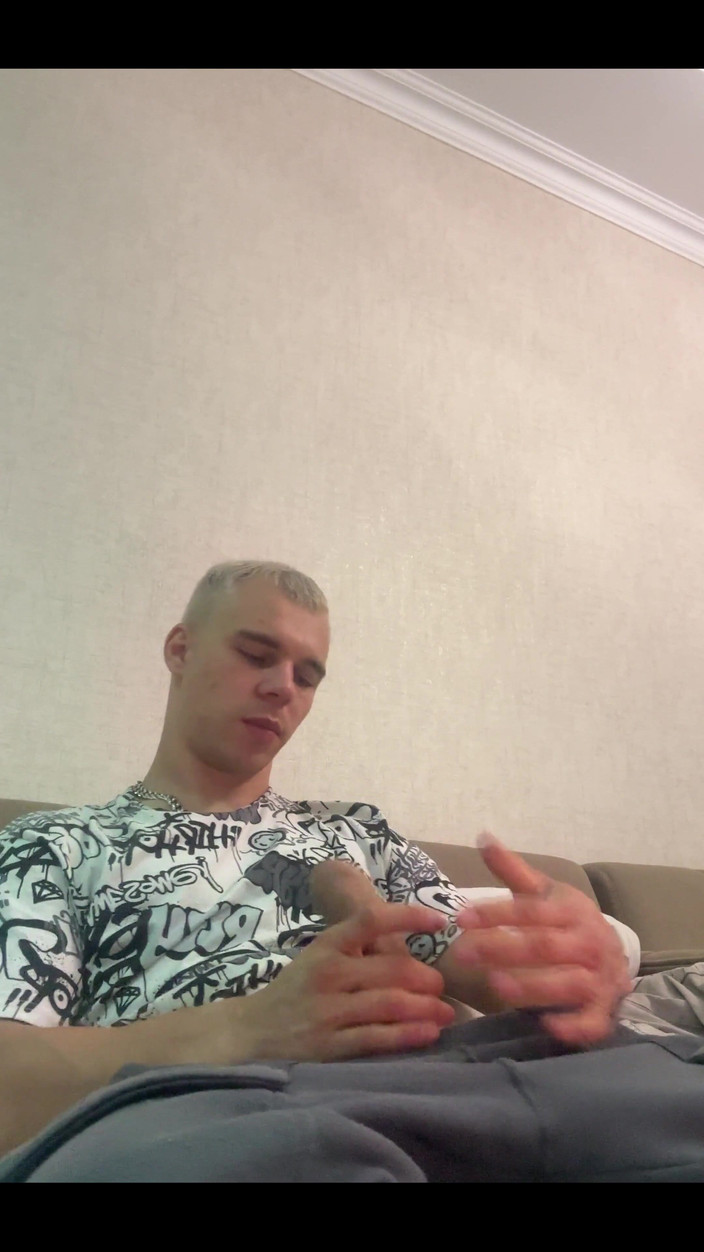 Max_Russell: Дрочка и сперма в спортивных штанах