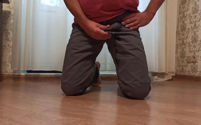 Kinky Guy: Pissing Desperate in My Pants and Cum on the Floor....