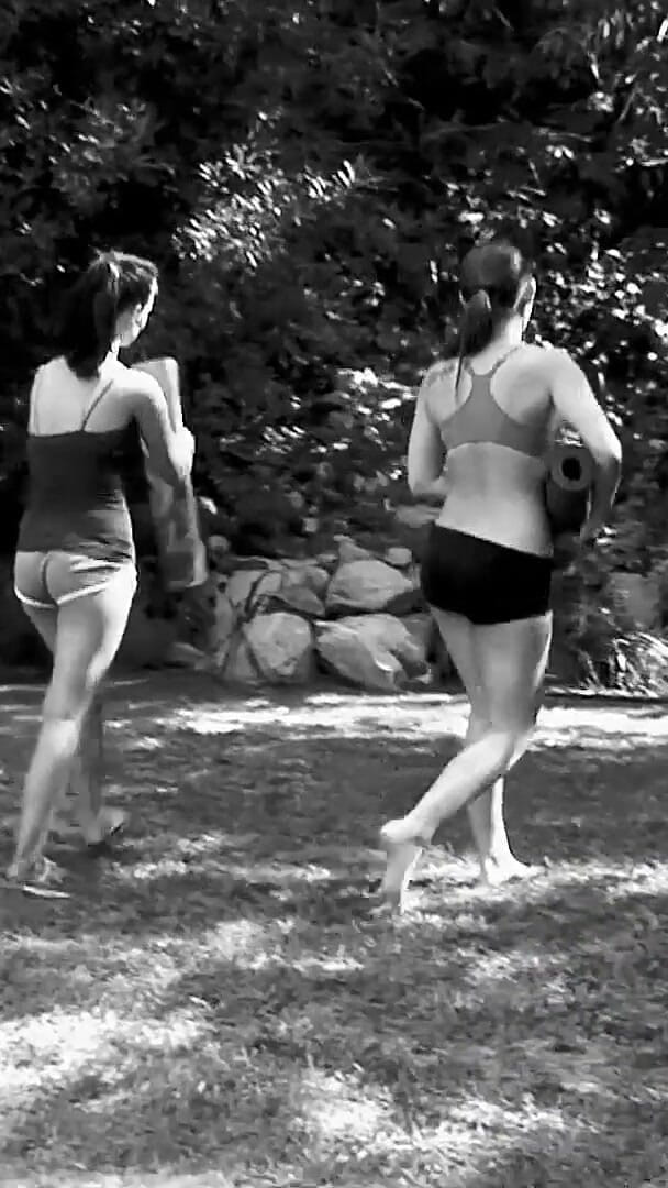 Zona Divas NET: Klasické sexy lesbické svádění po hodině jógy