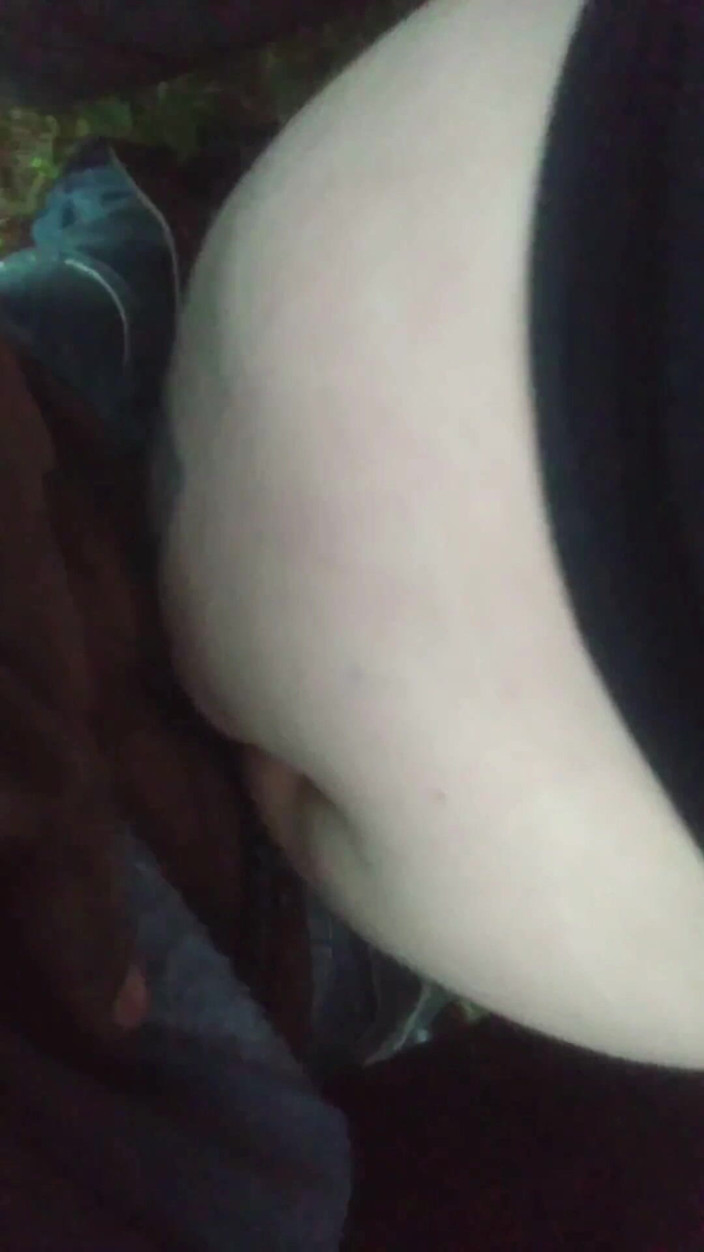 Anal_Angi_Rose: Tarlada traktör tarafından sikiliyor