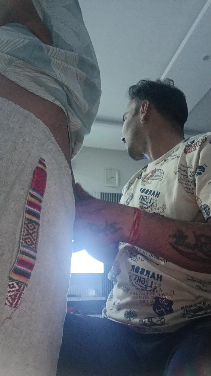 Rajasthani-old-lover: Bărbatul desi savurează sexul cu tatăl vitreg vecin și tatăl vitreg...