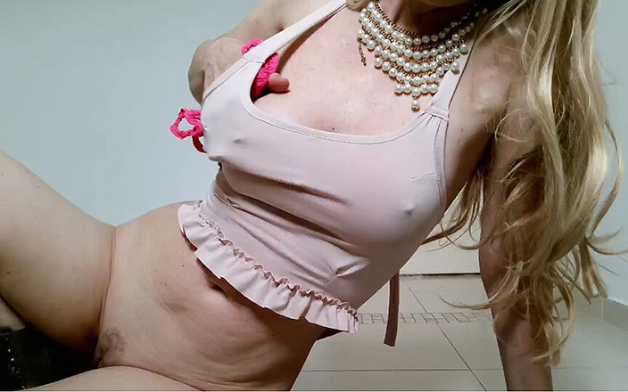 Brazilian_Miss: Mainan di dalam pepek jari kuku unta berkrim dengan seluar...