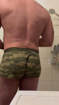 Un beau-père vous invite à prendre une douche avec lui