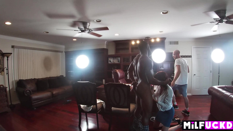 Milfuckd: Record Company Executive Breaks trong Bts nghệ sĩ mới của...