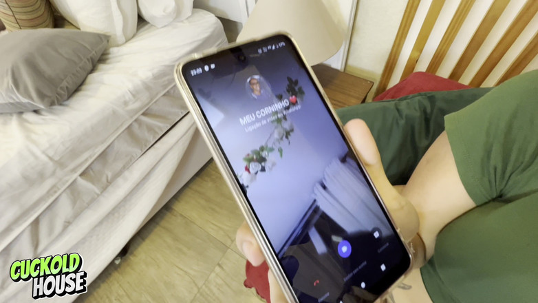 CuckoldHouse: Cuckolded-bräutigam macht einen videoanruf, um zu sehen, wie seine braut...