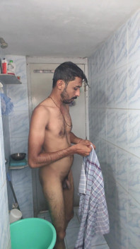 Obter Banho Nu Com O Rosto