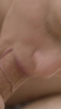 I ragazzi amante si baciano teneri succhia e scopano senza preservativo