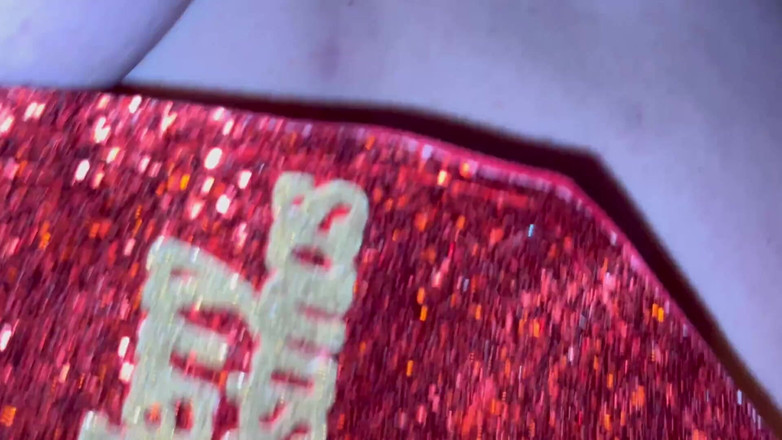 Bonewizzard69: 淫娃女王想要一个硬的圣诞节性爱，屁股里有玩具，阴户里的鸡巴，阴蒂上的玩具，多次大声的高潮，射在阴户上