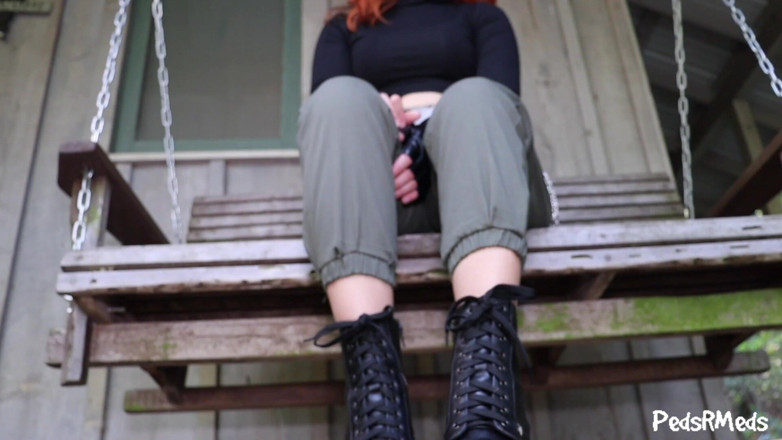 PedsRMeds: Peaches riesin kim zeigt ihre stiefel