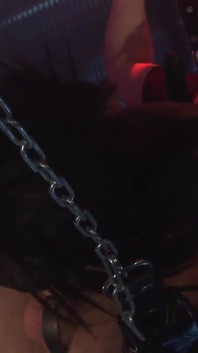 Transgressive stiefmütter organisieren bondage-sex im keller