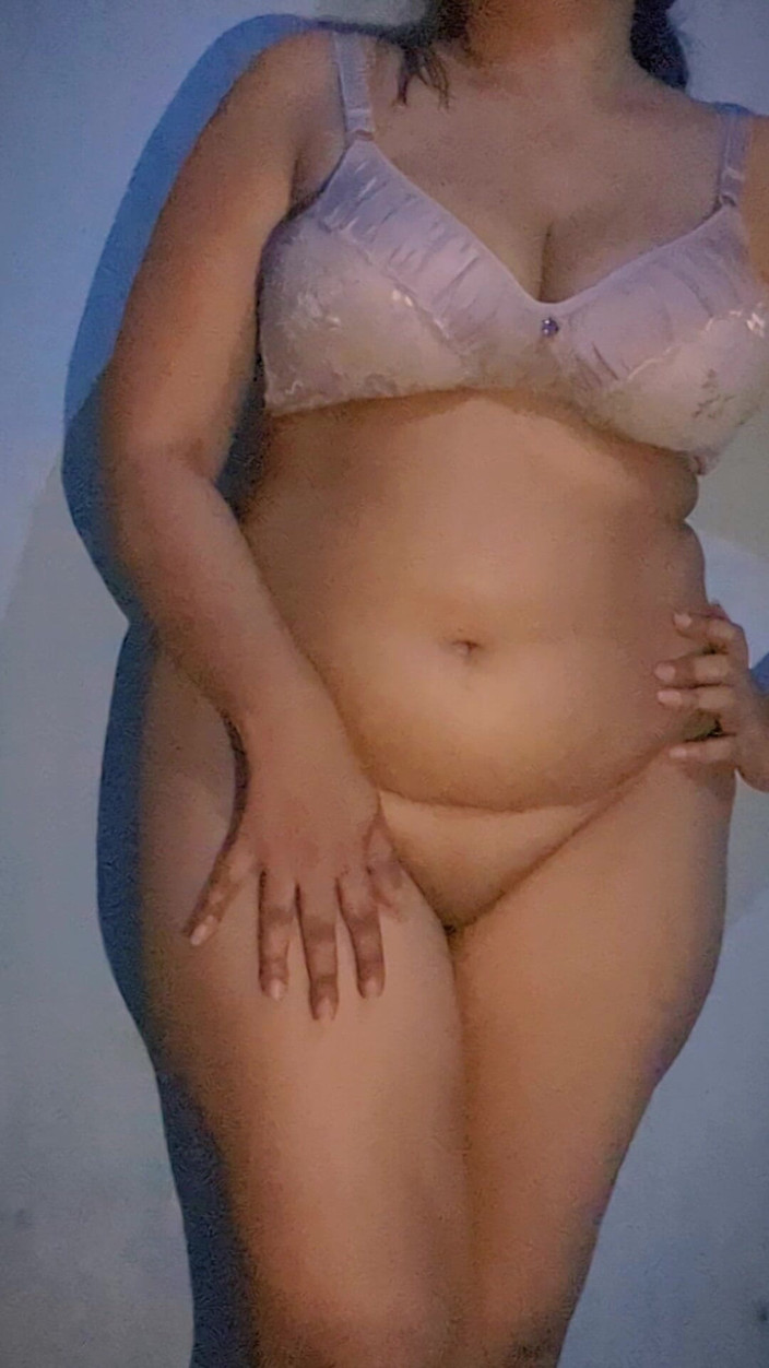 Creamy pussy: Stiefcousin gefickt, lutscht und dann ficken