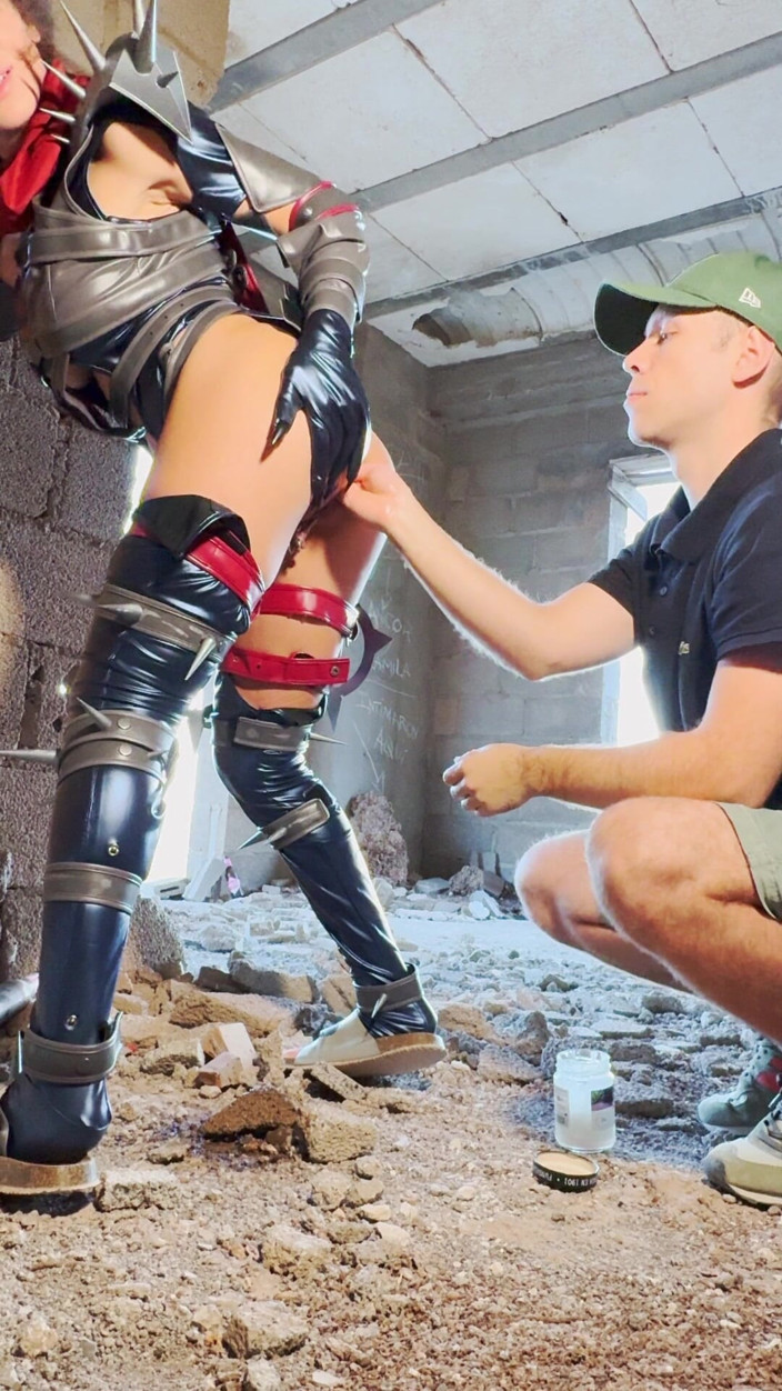 LadyAna: Coslpay Outdoor Double Anal Fisting