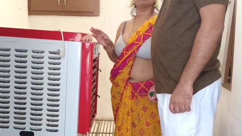 Hotty Jiya Sharmaa: Indyjski mechanik chłodnicy pieprzy desi bhabhi na balkonie