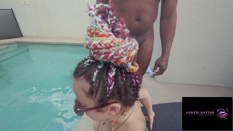 Auntie Nation: 호감과 매운 우크라이나어 풀 플레이 시간