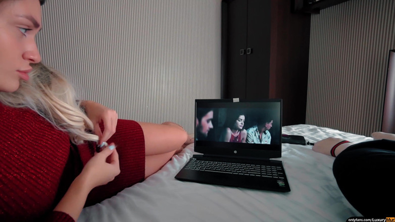 ReplayXXXLady: Traindo uma garota com sua linda jovem madrasta