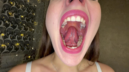 Hottie goddess: 입의 비밀 : 내 혀에 두꺼운 흰색 코팅