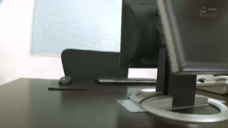 Strix: Панк-дівчина в офісі!