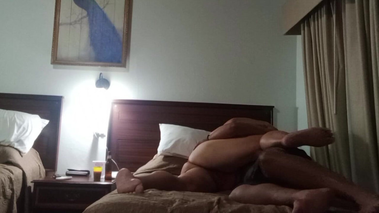 Sofixxx: 60 yaşındaki olgun kadının amını emiyor