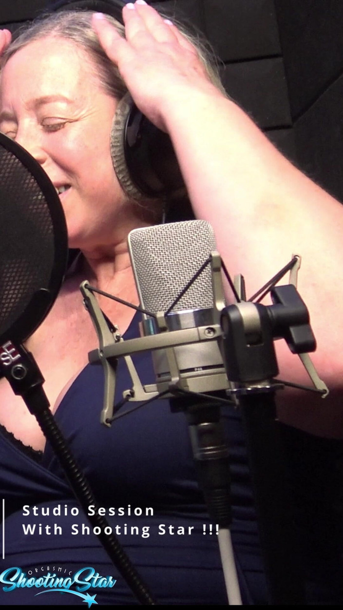 Shooting Star: Scream N Swallow - Studio Session Wish Shooting Star Portrét pro...