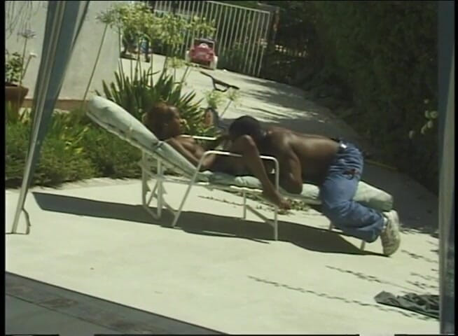 VOP Ebony Babes: Chica de ébano aplastada al aire libre por una gran polla...