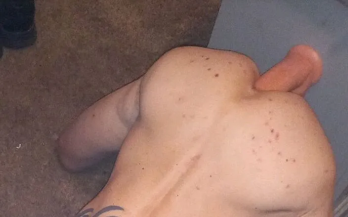 Ellasissy: Close up of me playing with my dildo