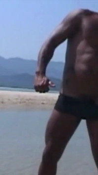 Latin twink arkadaşıyla prezervatifsiz sikişiyor